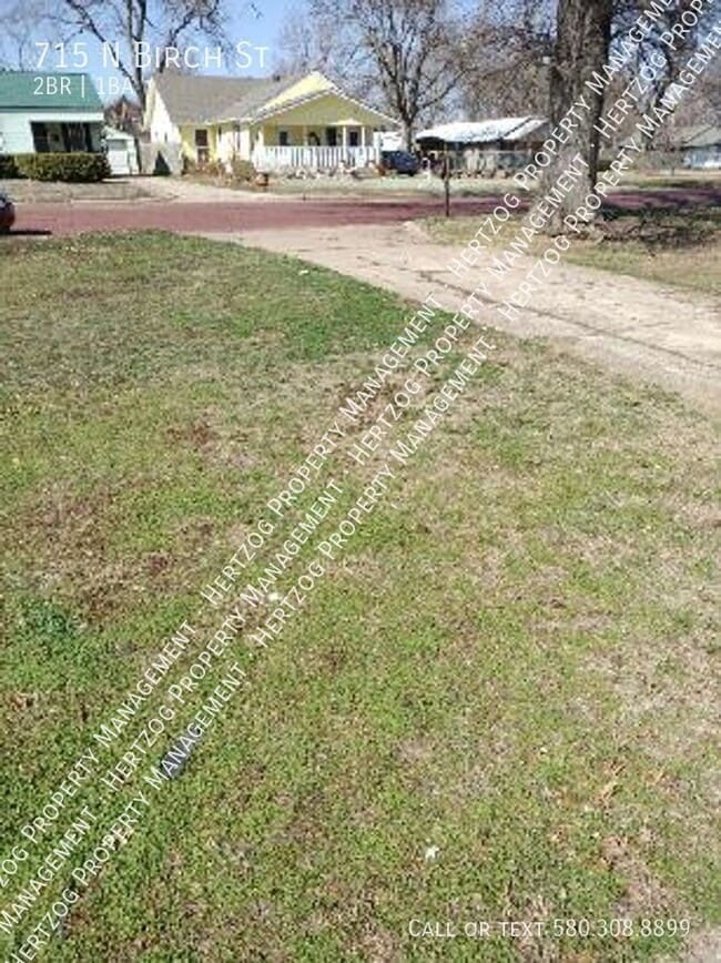 Photo - 715 N Birch St