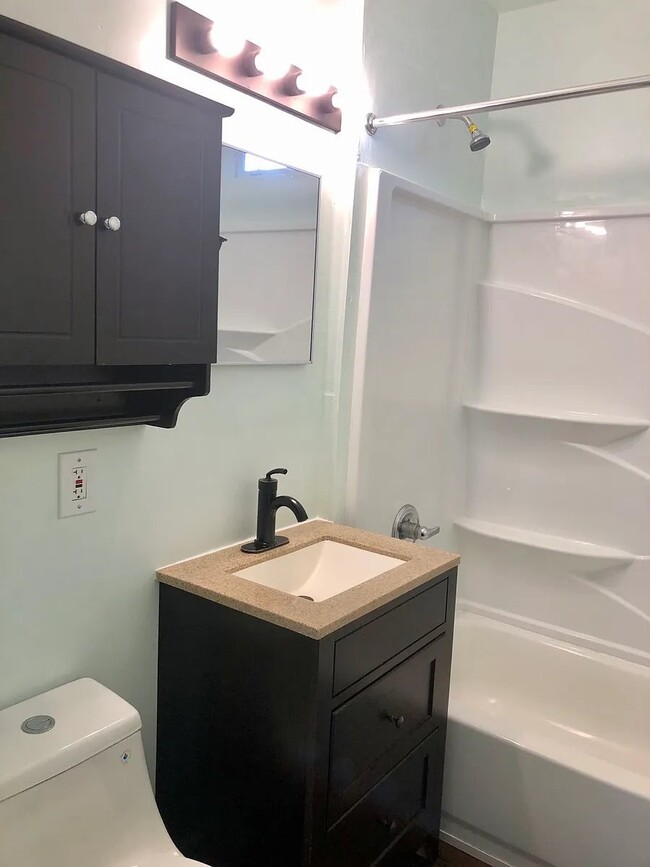 Photo - 1109 W 41st St