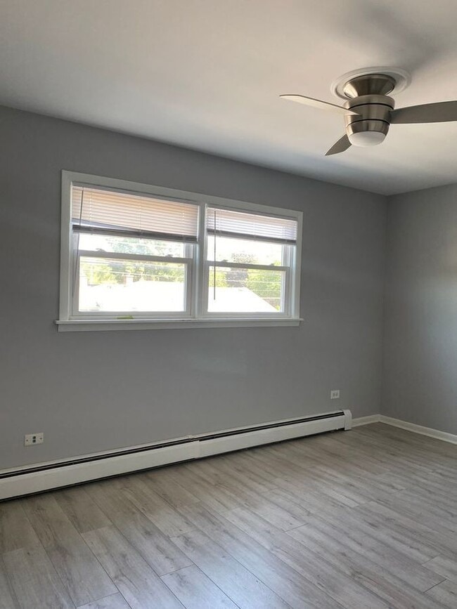 Photo - 9845 S Cicero Ave Unidad 9845-2S