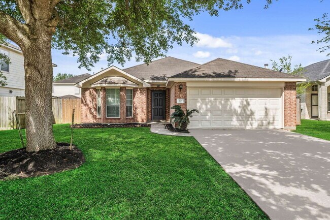 Photo - 305 Golden Oak Dr