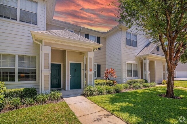 Building Photo - 1315 Eastern Pecan Pl Unit 203 Rental