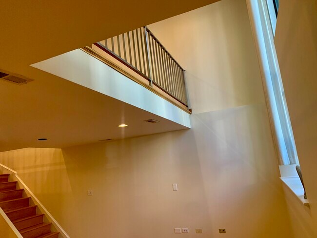 Building Photo - 1915 W Huron St Unit 1 Rental