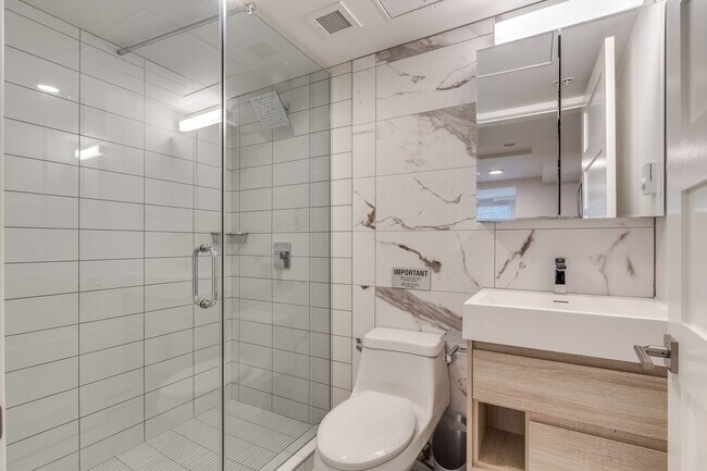1433 Haro St Unit -