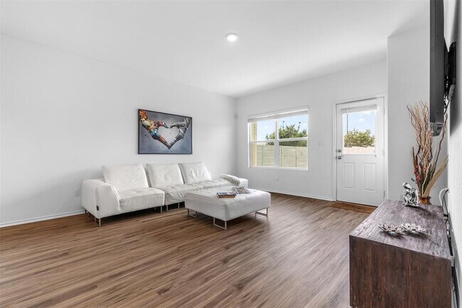 Photo - 432 Wolf Springs Rd