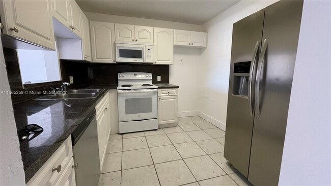 Building Photo - 11925 NE 2nd Ave Unit B205 Rental