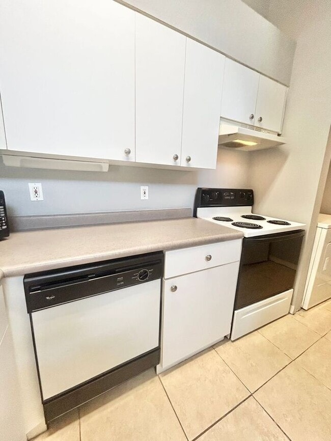 Photo - Bright 3rd-Floor 1/1 Condo with Screened Balcony in Park Central!