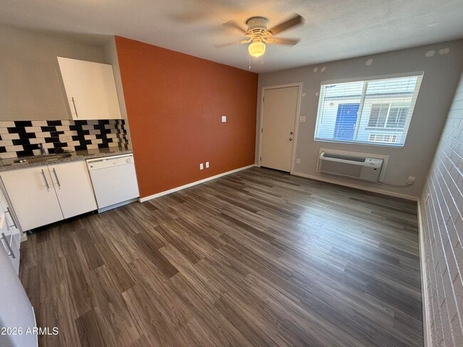 Photo - 1234 W 4th St Unit Apt 2