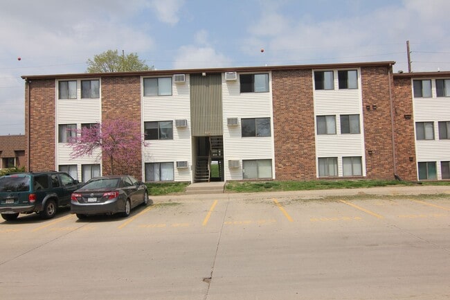 Building Photo - 802 Benton Dr Unit 34