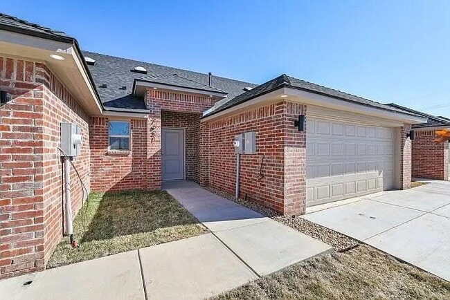 Photo - 7621 Woodford Ave