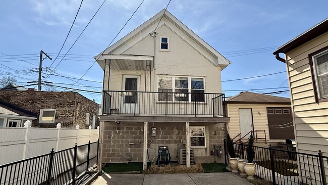 Building Photo - 2918 S Poplar Ave