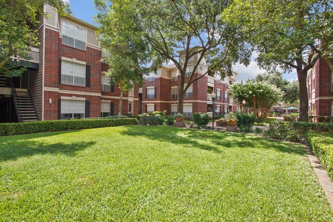Courtyard - Gables Cityscape