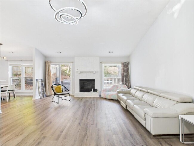 Photo - 4060 Brooks Bridge Crossing