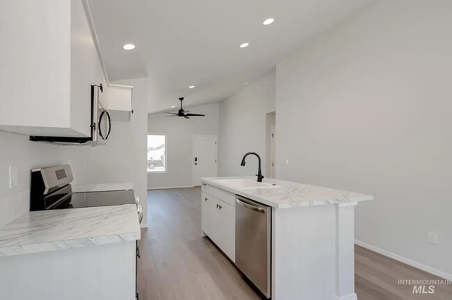 Building Photo - 209 Idalou Wy Rental