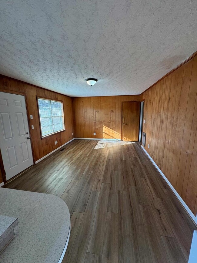 Photo - Beautiful 3 Bedroom and 2 Bath House