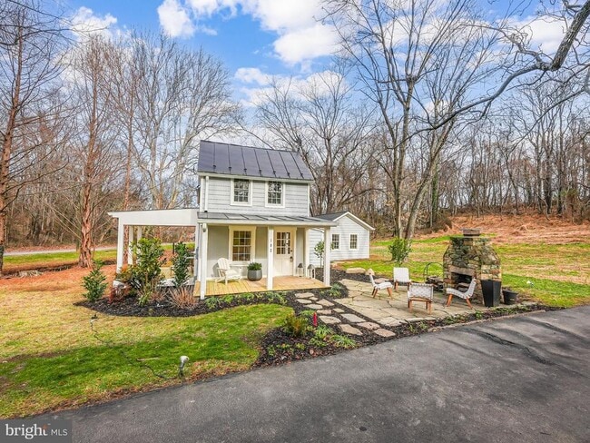 Photo - 102 N Rogers St