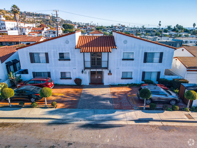 Building Photo - 147 Avenida Serra Rental