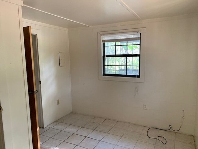 Photo - Lovely 1 Bedroom, 1 Bathroom Apartment