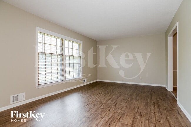 4501 E 104 St