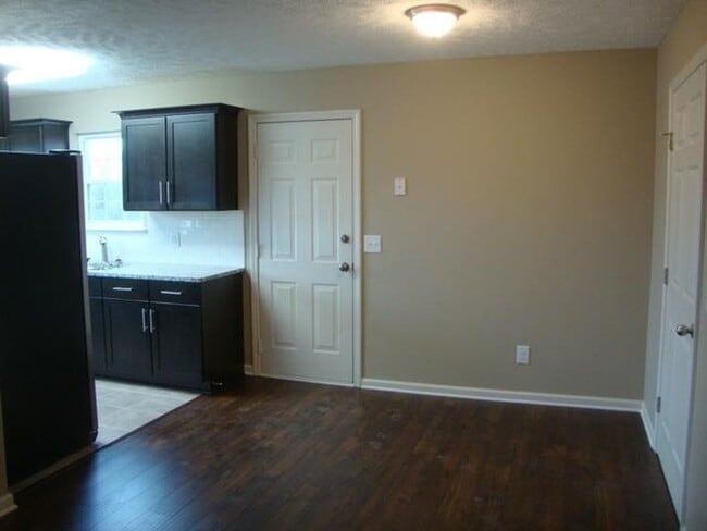 Photo - 103 Jericho St