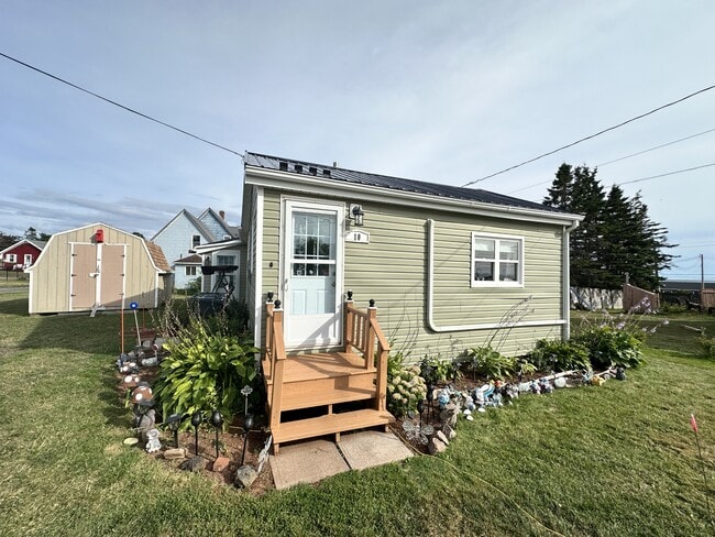 Building Photo - 10 Chapel Ave