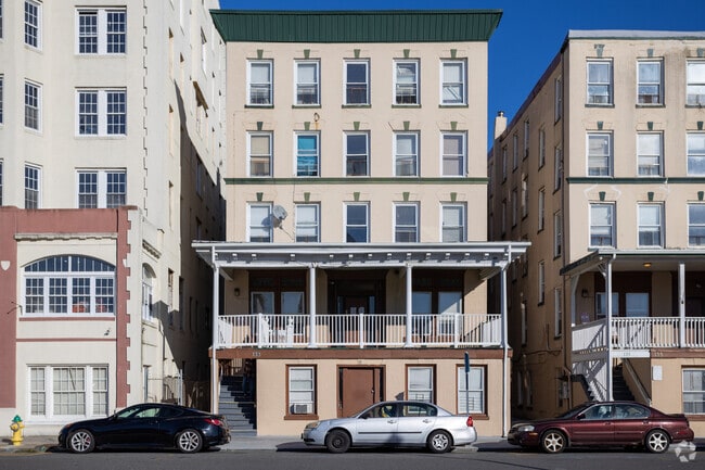 Photo - Shamrock Hotel and Apartments