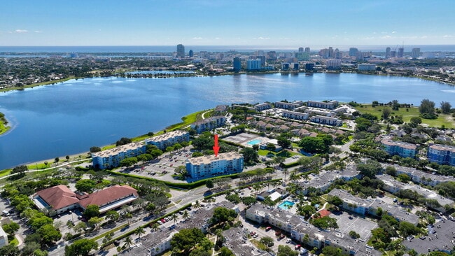 Building Photo - 500 Executive Center Dr Unit 3-J Rental