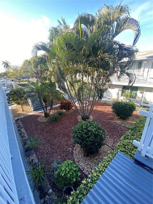 Photo - 2344 NE 12th St Unit J