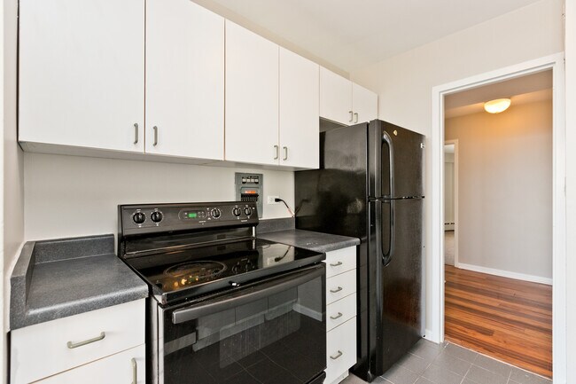 Building Photo - 3410 N Lake Shore Dr Unit #  014F