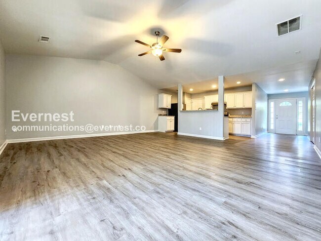 Photo - 2175 Red Oak Cir