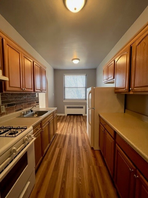 Kitchen - 82 Chestnut St Apartments