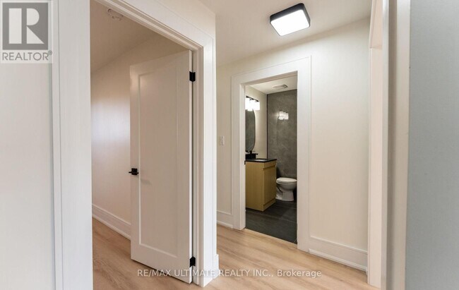 Photo - 484A Cosburn Ave.