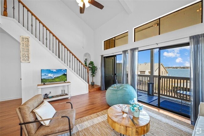 Building Photo - 164 April Point Dr S Unit 164 Rental