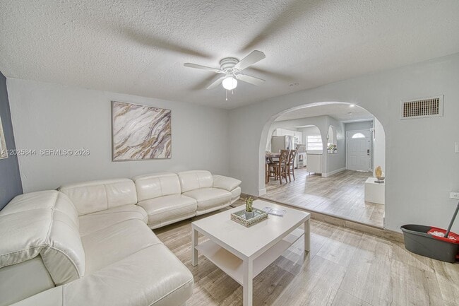 Building Photo - 7620 SW 21st St Unit 7620