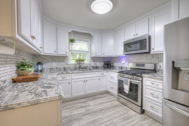 Photo - 204 Hogan Ln