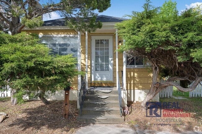 Building Photo - 2 bedroom 1 Bath House + Office space - Pe...