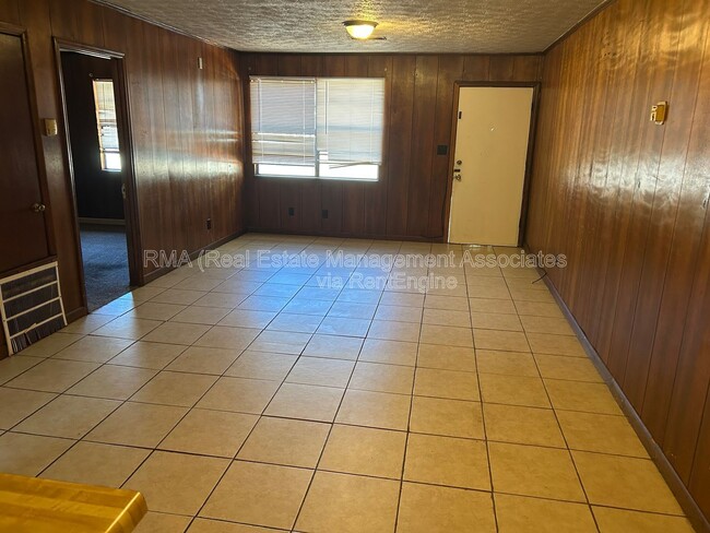 Photo - 210 E Chappell St