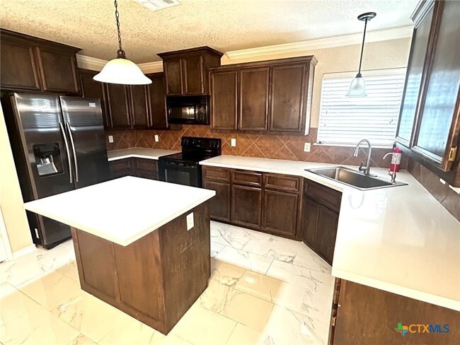 3410 Breeder Ln