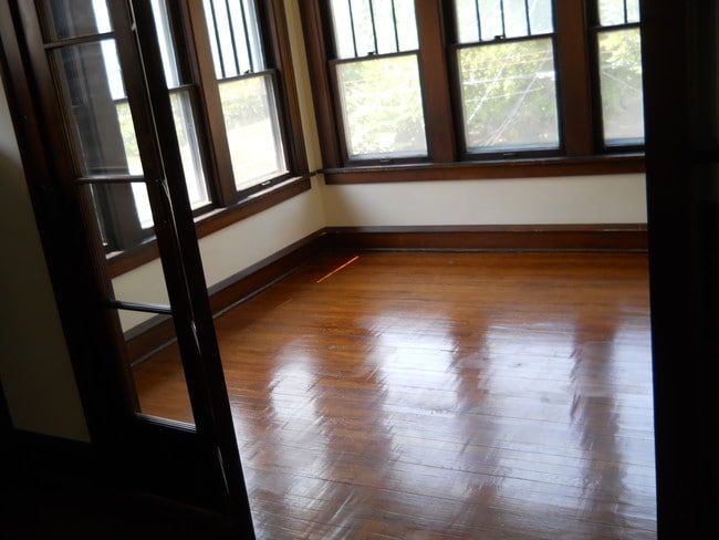 2143 Eldred Ave Unit 1