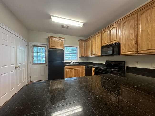 Photo - 353 E Longleaf Dr