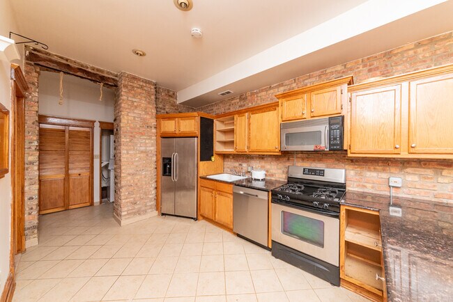 Building Photo - 1946 N Kimball Ave Unit 3