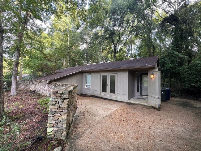 Photo - Hampton 1351-1353 Unit 1351