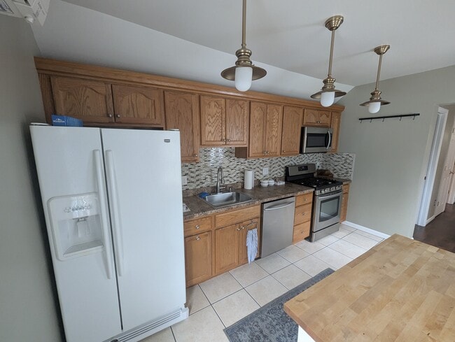 Photo - 208 Grove St