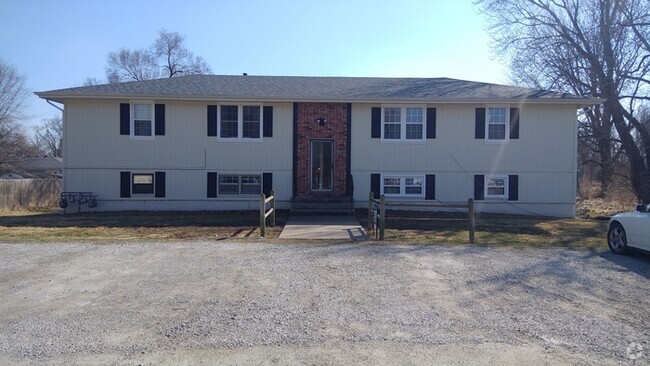 Building Photo - Beautiful Apartment in Kearney, MO!