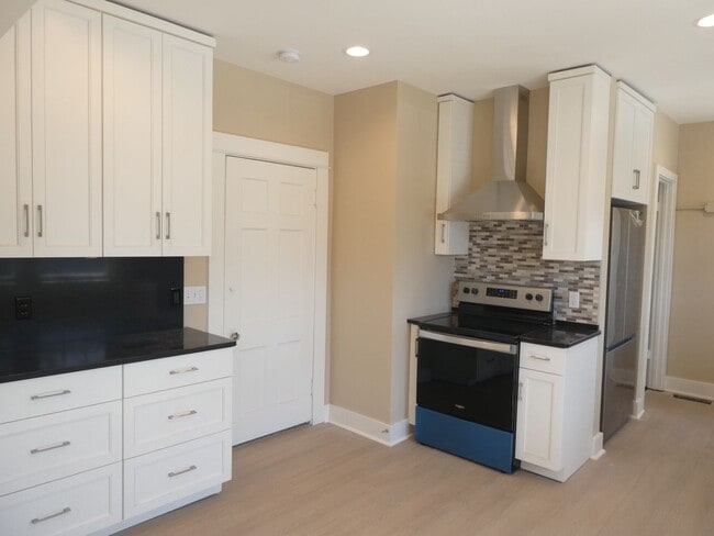 Photo - 2 Bed 1.5 Bath House near Boone Hospital