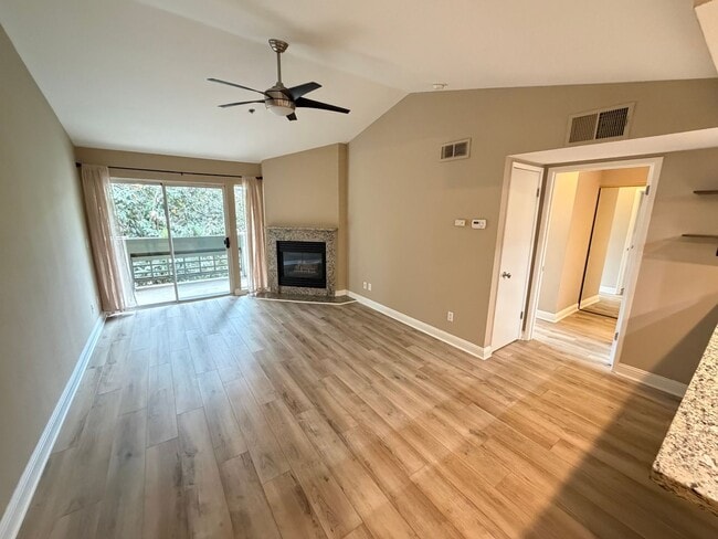 Photo - 2 Bed 2 Bath Condo In Walnut Creek W/ Garage Unidad 321