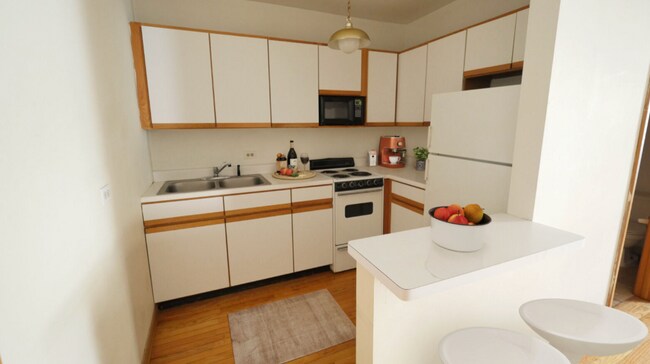 Photo - 630 W Barry Ave