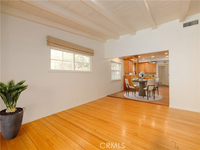 Photo - 4539 Hayvenhurst Ave