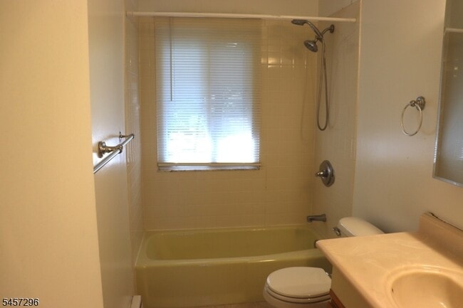 370 Lake Shore S Unit D