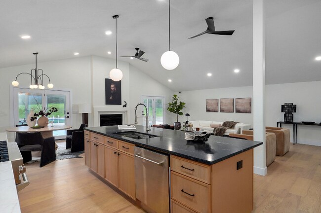 Photo - 5021 S Farm Rd 137