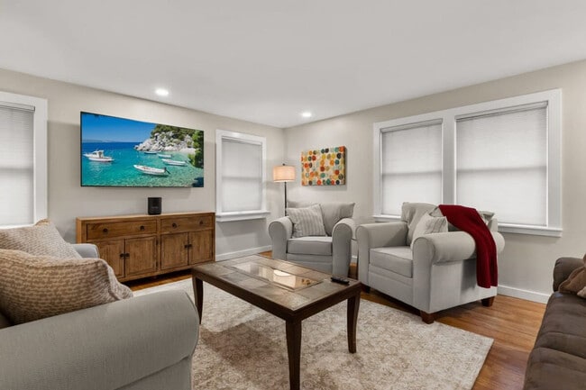 Building Photo - 29 Versailles Ave Unit ID1333665P